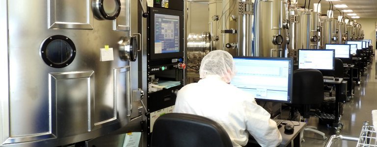 Optical coating manufacturing equipment